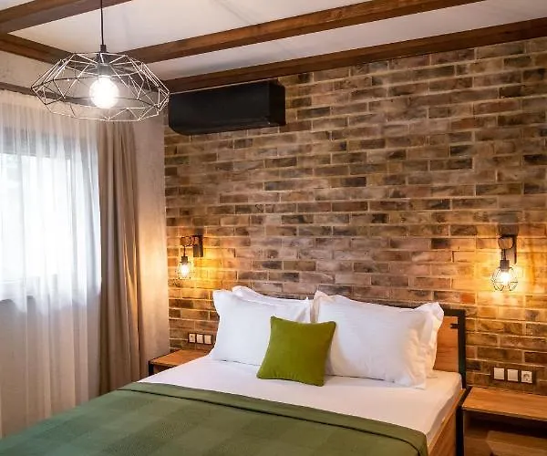 Къща за гости Hunters House Езерец