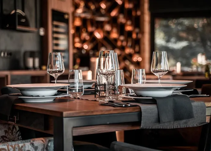 Hunters House Къща за гости 4*