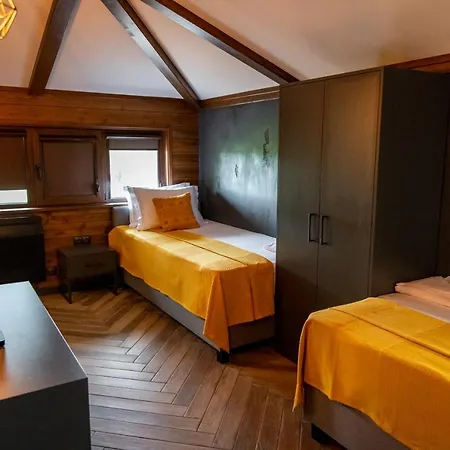 Hunters House Ezerec