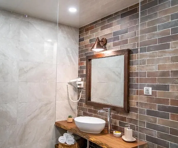 Hunters House Ezerets